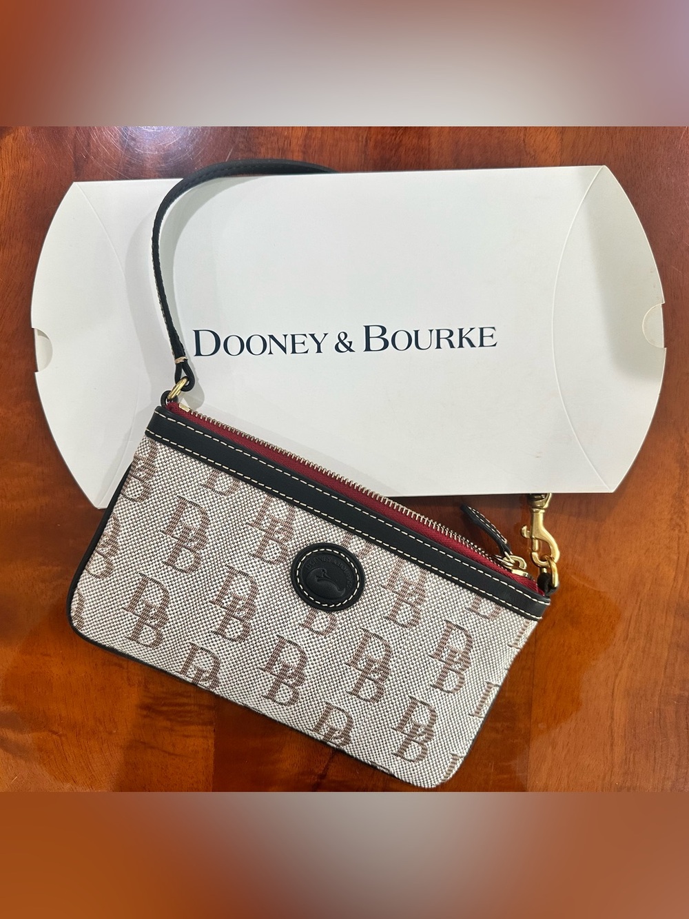 🦆 NWT Vintage Dooney & Bourke DB Monogram Slim Wristlet